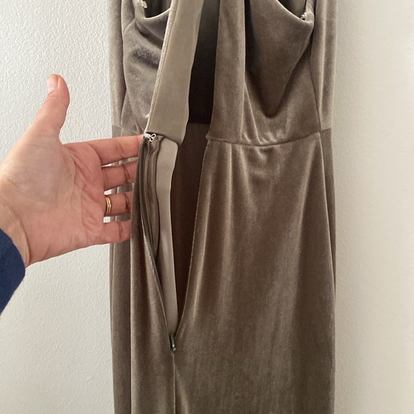 Jenny Yoo Jenny Yoo Sullivan Velvet Cowl Neck Gown Maxi in Sage size 00 - Picture 6 of 11